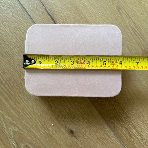 Velvet Accessory Organizer - Picture 4 of 7